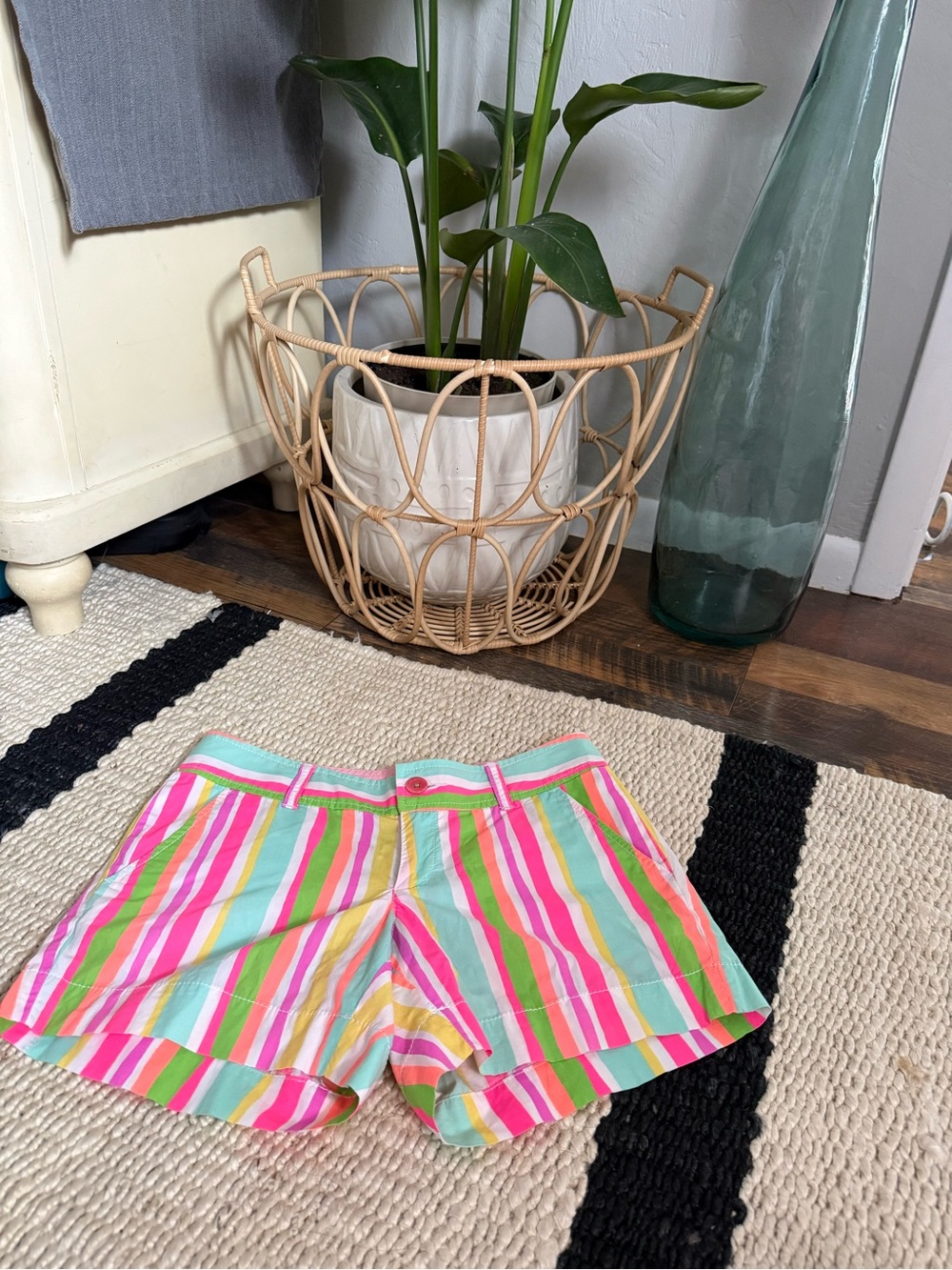 Lily Pulitzer Callahan Shorts Size 4 Neon Stripes Pockets
